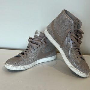 Nike high tops snake skin printed leather light purple